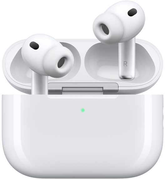 AirPods Pro 3 és USB‑C csatlakozós MagSafe töltőtok, a tok külseje lekerekített, LED-töltésjelző, nyitott fedél, fehér szín, vezeték nélküli fülhallgatók szilikonharangokkal, a szár belsején az L és R betűk láthatók