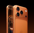 iPhone 17, coloris lavande, face avant, vue oblique de l’arrière, système à deux caméras Fusion en haut à gauche, bouton Commande de l’appareil photo, face avant, design tout écran, bouton Action, boutons de réglage du volume et bouton latéral